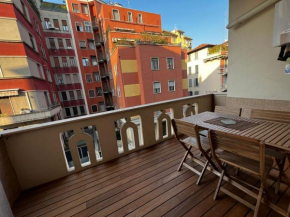 Cozy, Elegant with Balcony, Easy Access to M4 Metro